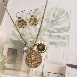 Gold filigree circle & pearl necklace earring set